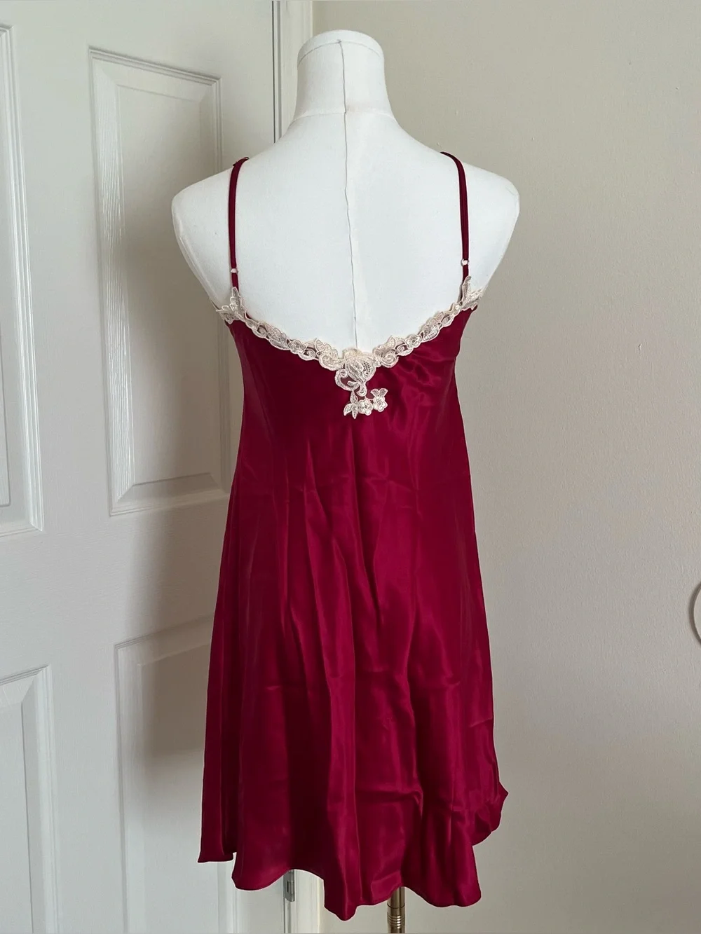 Brand New SilkSilky Red Lace-Trimmed 100% Silk Slip Dress Womens Size M Sleep